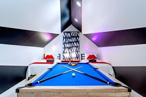 Interior - Queen's Gambit - 7 Minutes From Downtown - Sleeps 16 (Austin)