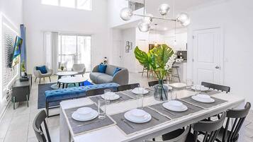House (5 Bedrooms) | Interior