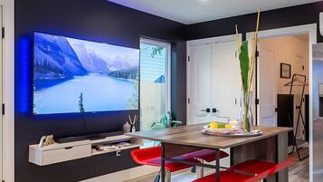 House (6 Bedrooms) | Interior