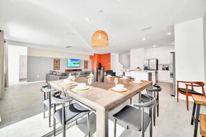 Casa (Multiple Bedrooms) | Parte interna