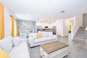 Casa (Multiple Bedrooms) | Parte interna