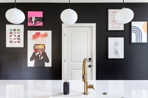 House (6 Bedrooms) | Interior - King Kasa 6BR Retreat6 Walk min to Rainey St (Austin)