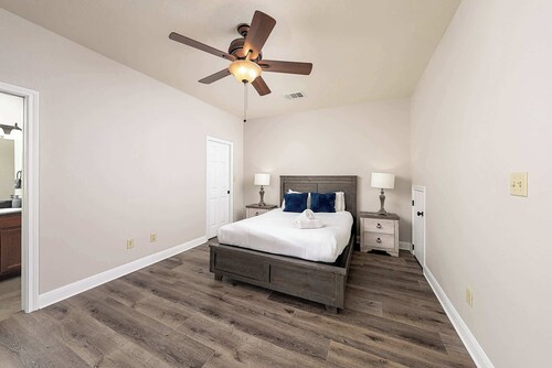 Upstay: Stylish 4BR Getaway in Vibrant East Austin
