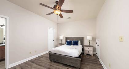 Upstay: Stylish 4BR Getaway in Vibrant East Austin