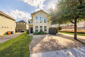Interior - Upstay: Stylish 4BR Getaway in Vibrant East Austin (Austin)