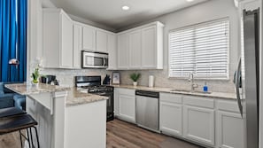 Interior - Upstay: Stylish 4BR Getaway in Vibrant East Austin (Austin)