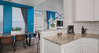 Upstay: Stylish 4BR Getaway in Vibrant East Austin