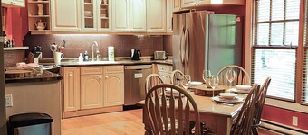 Charming 2BR Forest Cabinlittle Tub Harbour