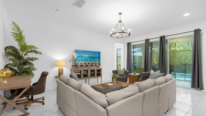 Interior - Family Resort Homegame Room, Cinema & Theme Rooms (Kissimmee)