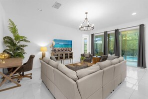 Interior - Family Resort Homegame Room, Cinema & Theme Rooms (Kissimmee)