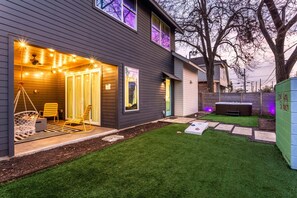 Interior - Insta Worthy Two-home Retreat - Fire Pit, Hot Tub (Austin)