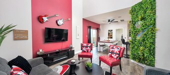 Upstay East Austin Retreat w Yard5min to Downtown