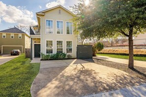 Villa (4 Bedrooms) | Interior - Upstay East Austin Retreat w Yard5min to Downtown (Austin)