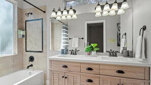 Villa (4 Bedrooms) | Interior - Upstay East Austin Retreat w Yard5min to Downtown (Austin)