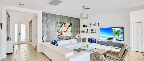 House (6 Bedrooms) | Interior