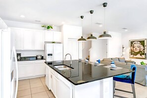 Casa (Multiple Bedrooms) | Interior
