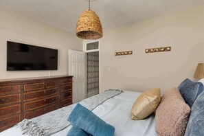 Interior - 2BR Suite With LRG Patio! (Toronto)