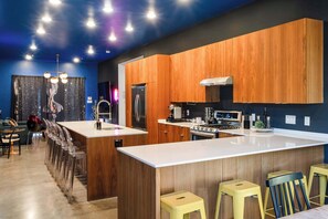 Interior - Austin Icon Group Mansion - 6min to Rainey Street (Austin)