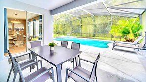 House (6 Bedrooms) | Interior