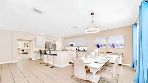 House (6 Bedrooms) | Interior