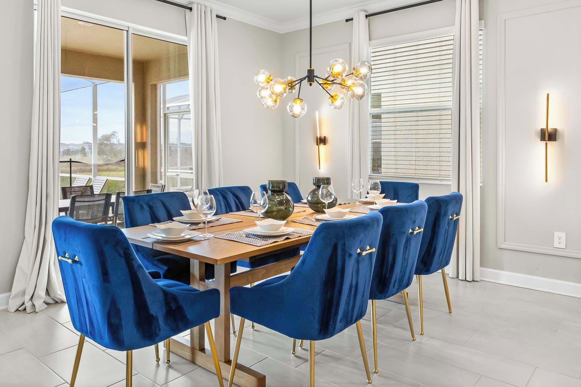 House (6 Bedrooms) | Interior