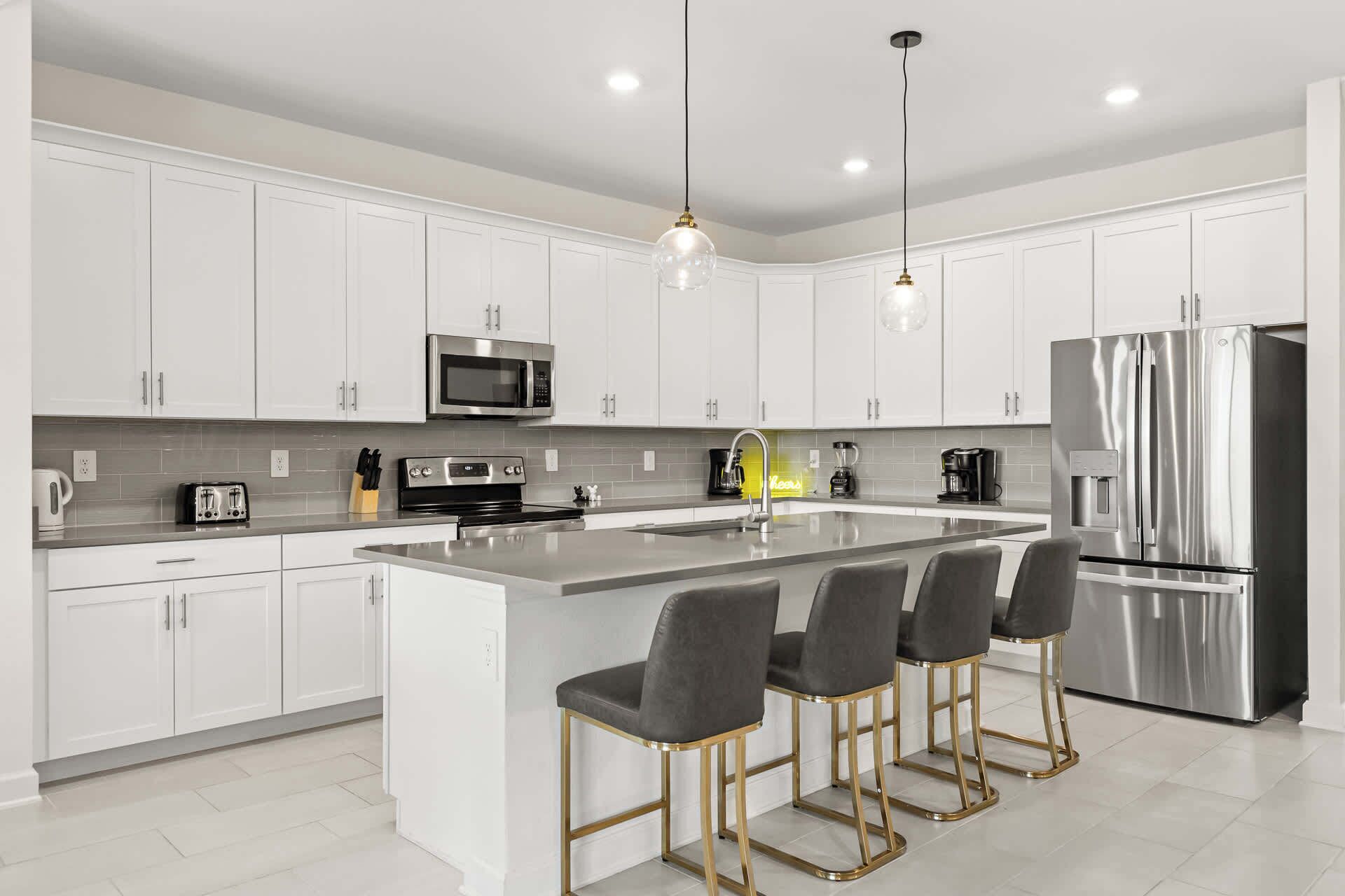 House (6 Bedrooms) | Interior