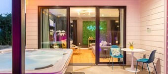 Stylish Clubhouse Retreat w/ Hot Tub Near Downtown
