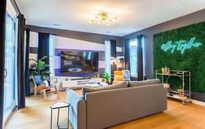 House (5 Bedrooms) | Interior