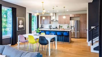 House (5 Bedrooms) | Interior