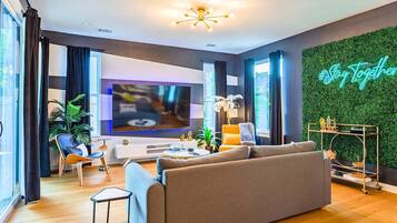 House (5 Bedrooms) | Interior