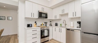 Stylish 1BR Condo w Balcony & Skyline Views