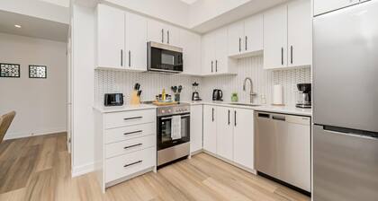 Stylish 1BR Condo w Balcony & Skyline Views