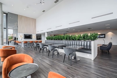 Stylish 1BR Condo w Balcony & Skyline Views