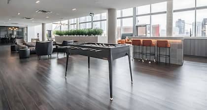 Stylish 1BR Condo w Balcony & Skyline Views