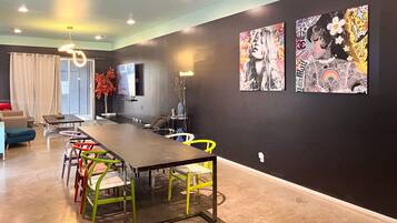 House (5 Bedrooms) | Interior