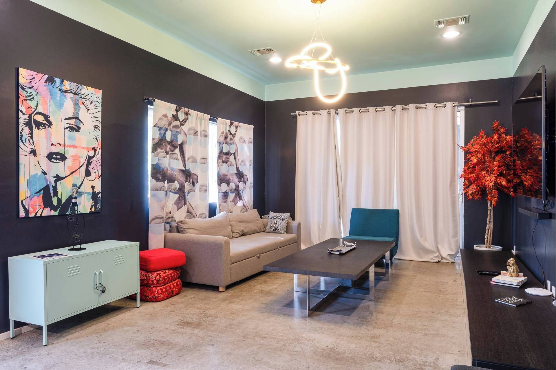 House (5 Bedrooms) | Interior