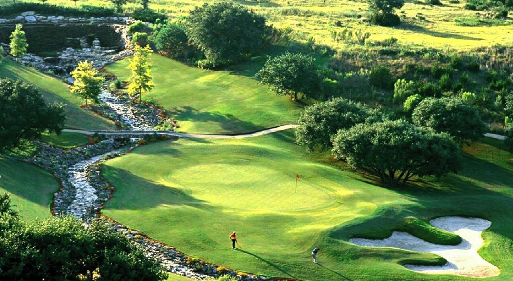 House (6 Bedrooms) | Interior