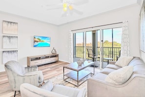 Interior - Upstay - LRG Condo w Outdoor Pool, Sauna (Winter Garden)