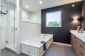 Interior - Massive 10br Compound6 Min to Downtown Austin (Austin)
