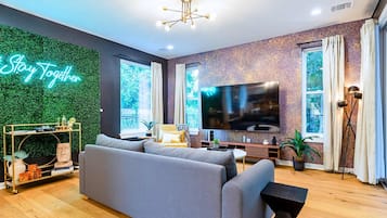 House (5 Bedrooms) | Interior