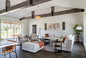 Interior - Upstaystunning 10 Acres Farmhouse w/ Private Pool (Austin)