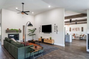 Interior - Upstaystunning 10 Acres Farmhouse w/ Private Pool (Austin)