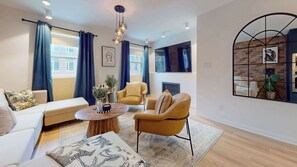 Interior - Casa Hotels: Elegant 2BR Suite in Leslieville (Toronto)