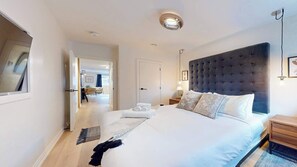 Interior - Casa Hotels: Elegant 2BR Suite in Leslieville (Toronto)