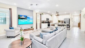 Talo (Multiple Bedrooms) | Sisätilat