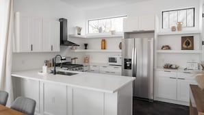 Unclassified image, 3 of 23, button - Upstay: Contemporary 2BR Retreat w Patio & BBQ (Austin)