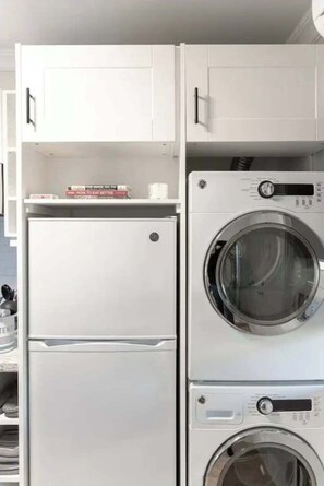 Interior - Casa Hotels: Modern 2BR Suite in Leslieville (Toronto)