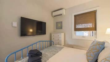 Studio (2 Bedrooms) | Interior