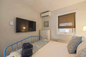 Studio (2 Bedrooms) | Interior - Casa Hotels: Modern 2BR Suite in Leslieville (Toronto)