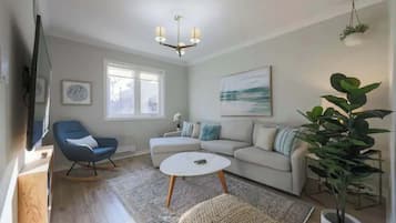 Studio (2 Bedrooms) | Front of property